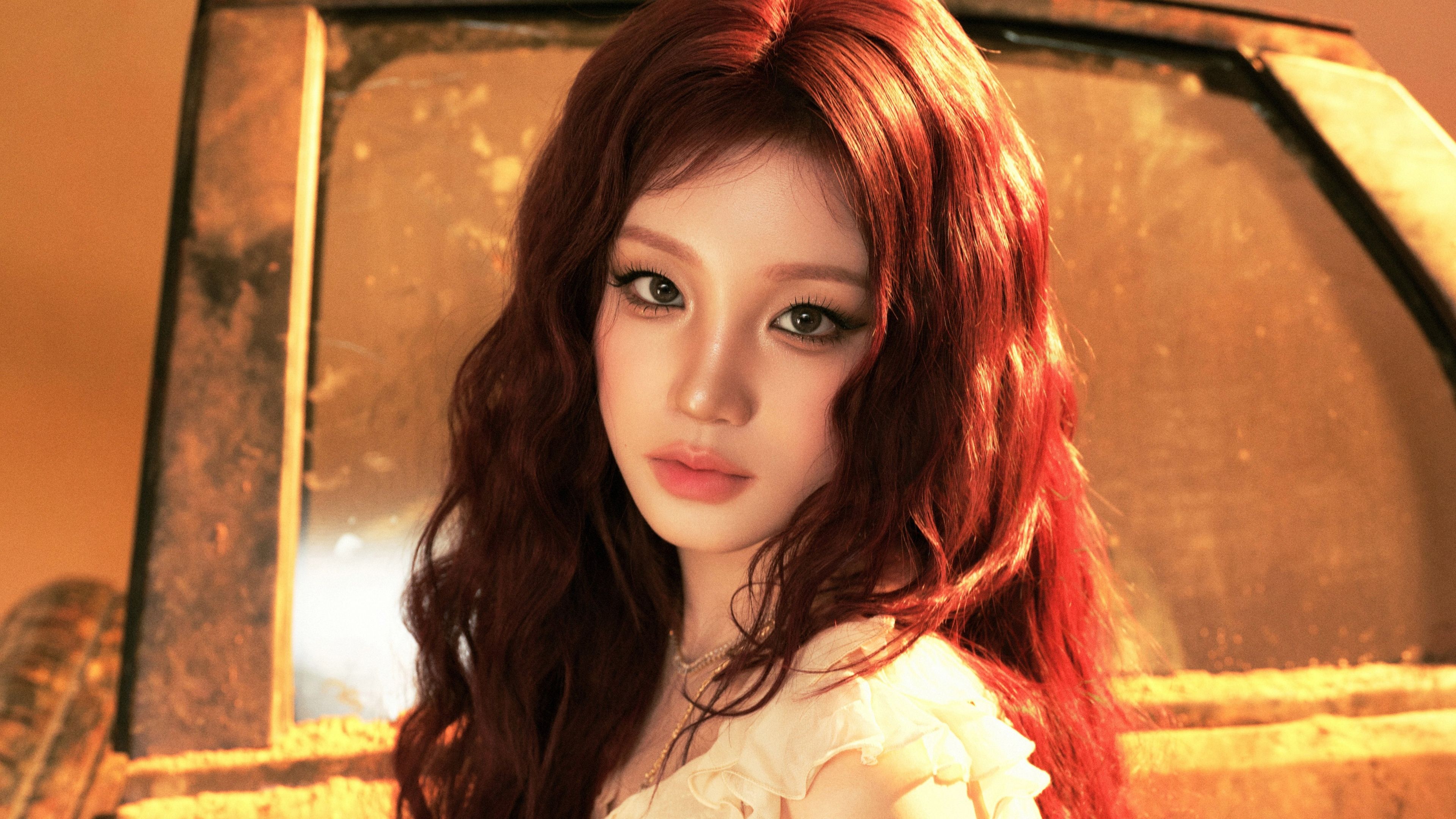 Yuqi Portrait ultra HD 4K wallpaper