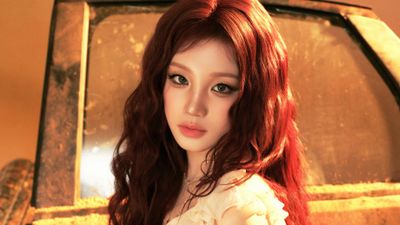 Yuqi Portrait ultra HD 4K wallpaper