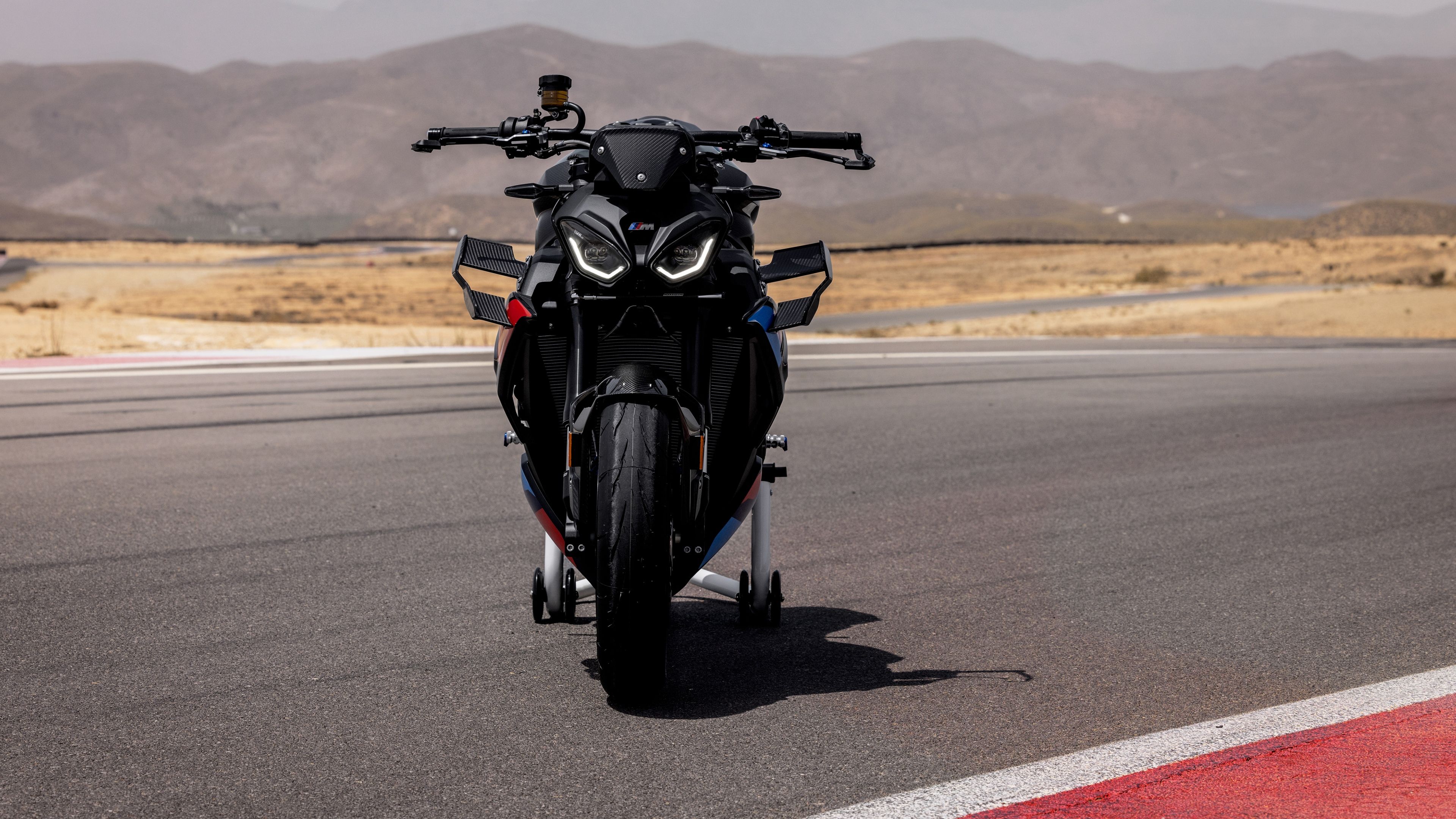 BMW M 1000 R 2026 ultra HD 4K wallpaper