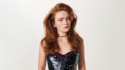 Sadie Sink White background ultra HD 4K wallpaper