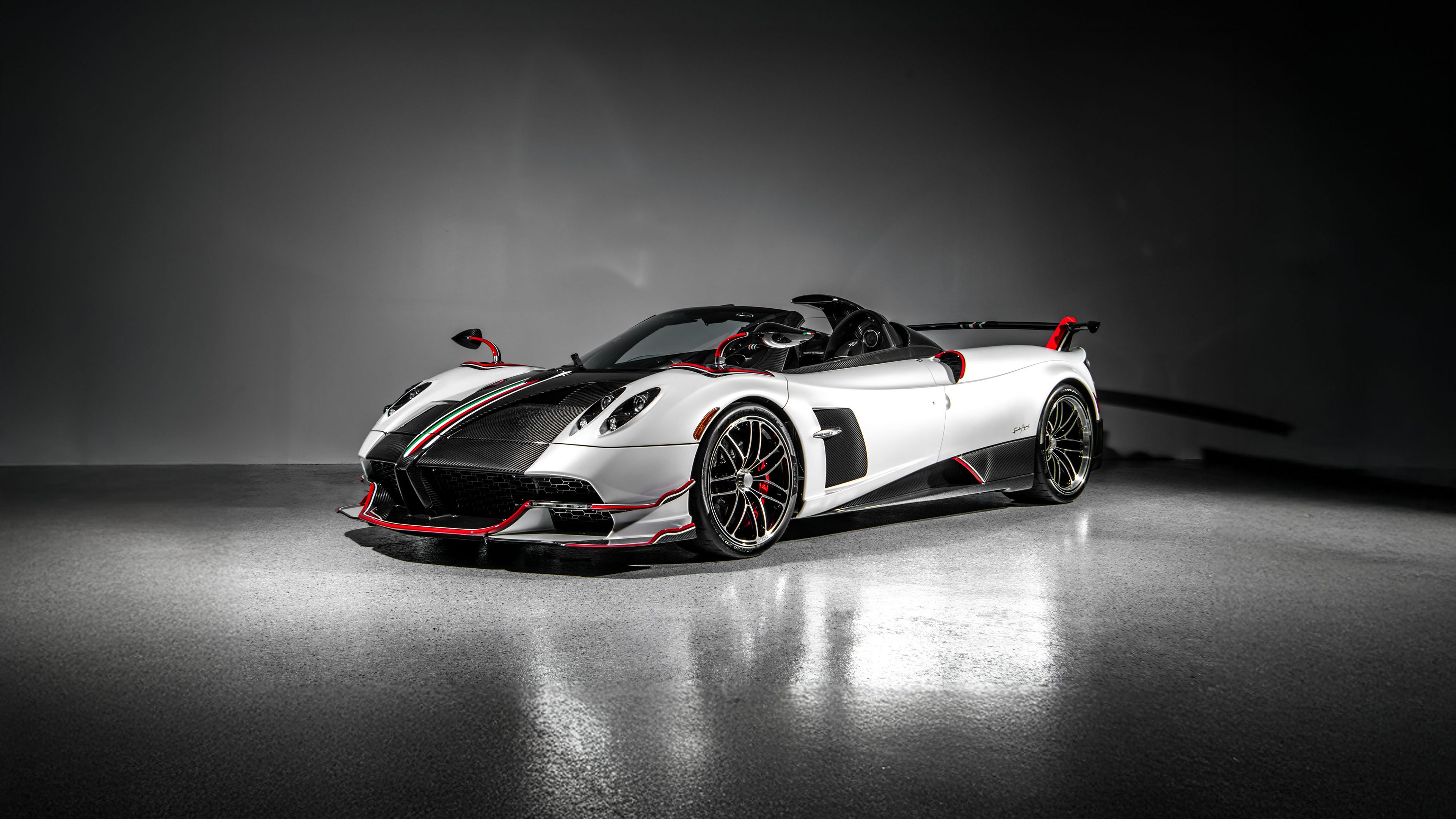 Pagani Huayra Roadster Hypercar ultra HD 4K wallpaper