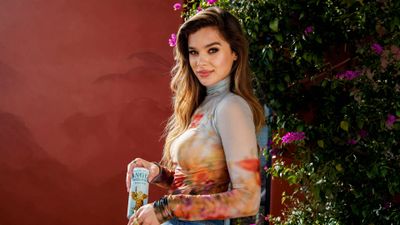 Hailee Steinfeld Cocktail ultra HD 4K wallpaper