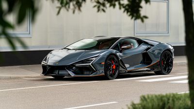 Lamborghini Revuelto Outdoor ultra HD 4K wallpaper
