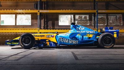 Renault R25 F1 Car ultra HD 4K wallpaper