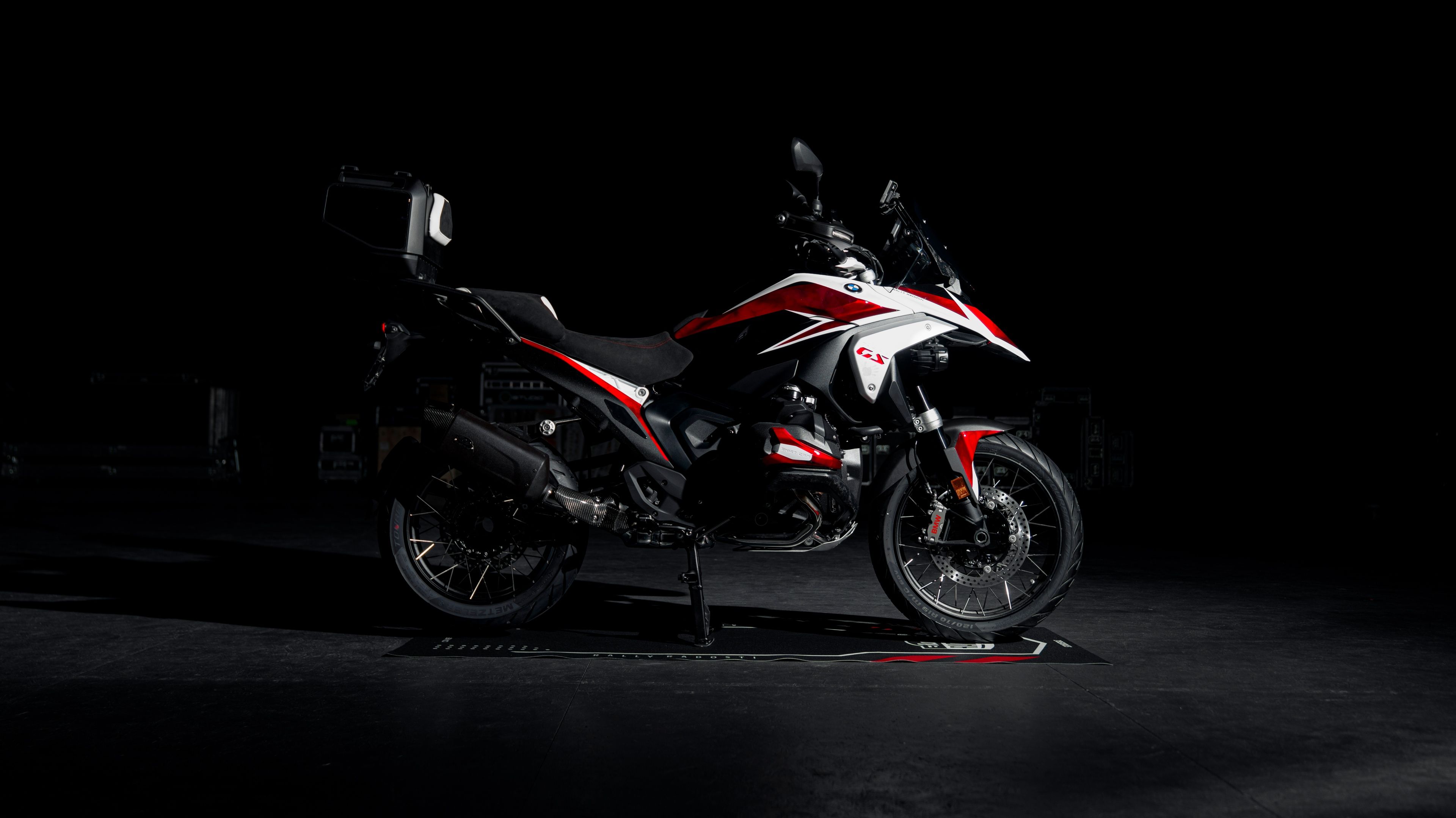 BMW R 1300 GS Triple Black 2025 ultra HD 4K wallpaper