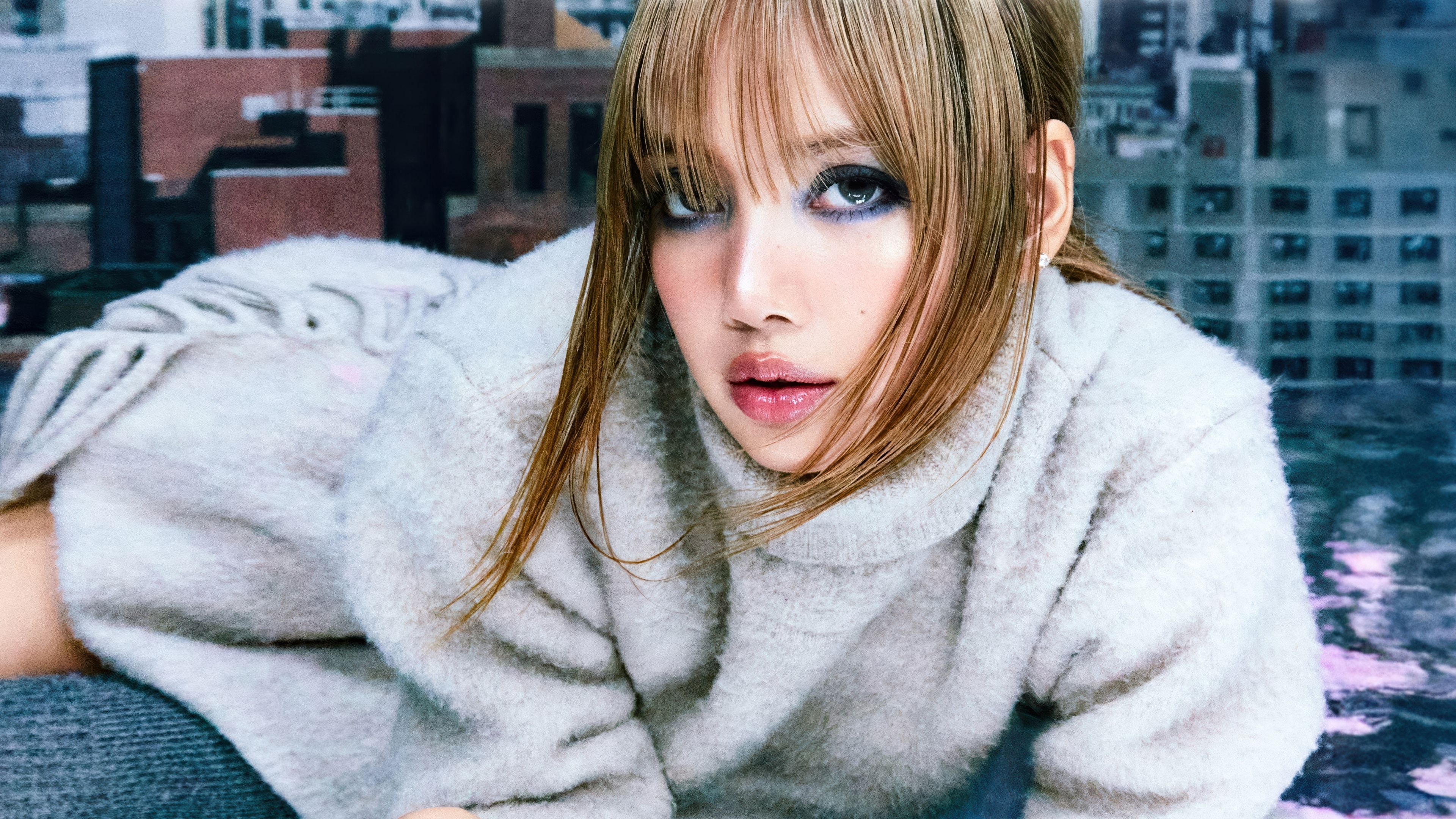 Lisa Turtleneck ultra HD 4K wallpaper