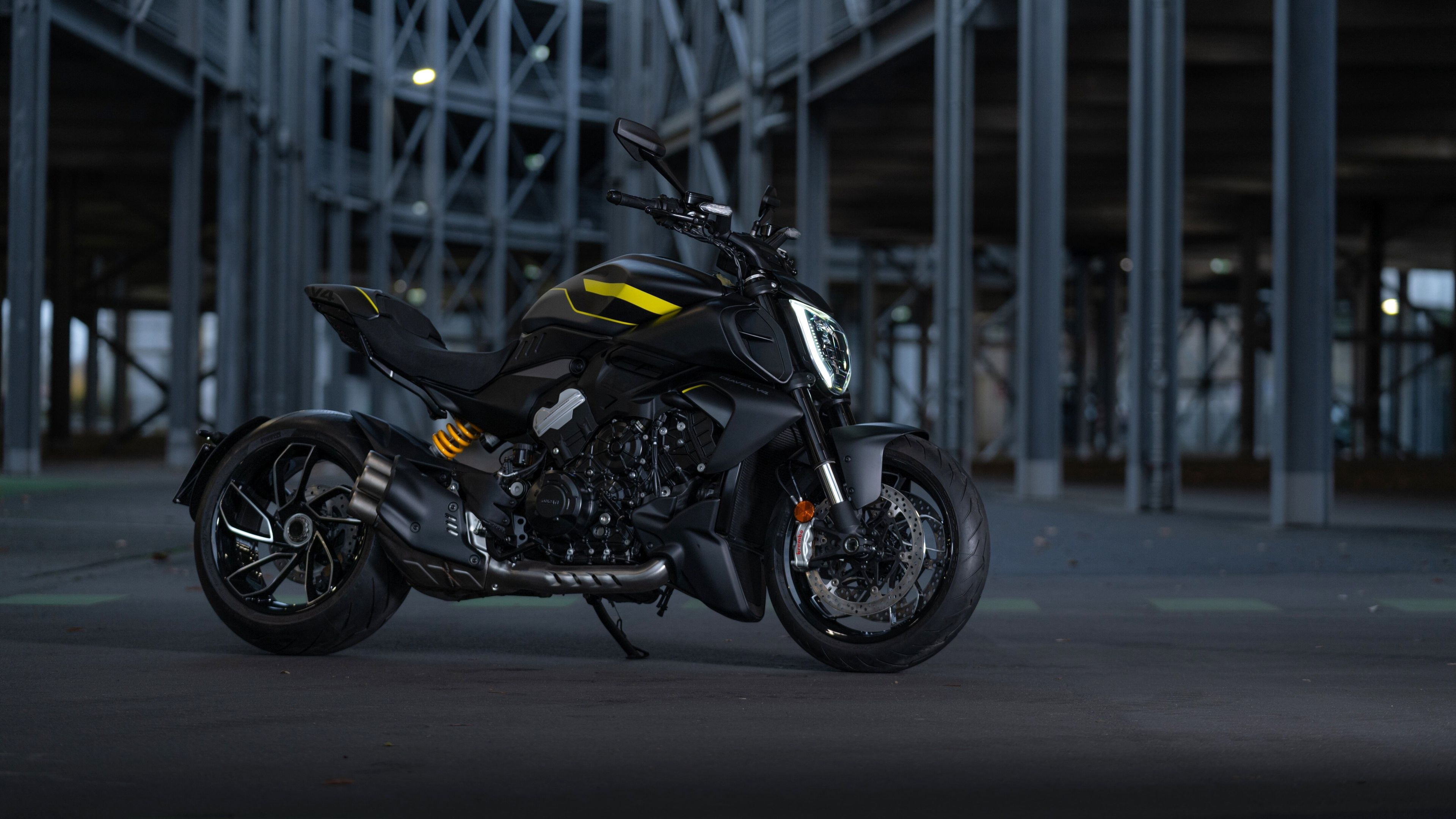 Ducati Diavel V4 Black Roadster 2025 ultra HD 4K wallpaper