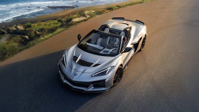 Chevrolet Corvette ZR1X Convertible Quail Silver ultra HD 4K wallpaper
