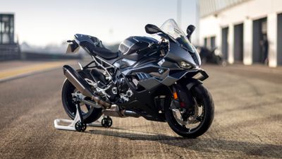 BMW S 1000 RR Sport 2025 ultra HD 4K wallpaper