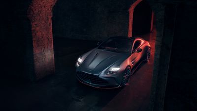 Aston Martin Vantage S 2025 ultra HD 4K wallpaper
