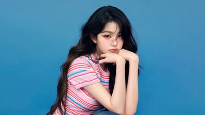 Jang Wonyoung Blue background ultra HD 4K wallpaper