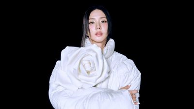 Jisoo White Dress ultra HD 4K wallpaper