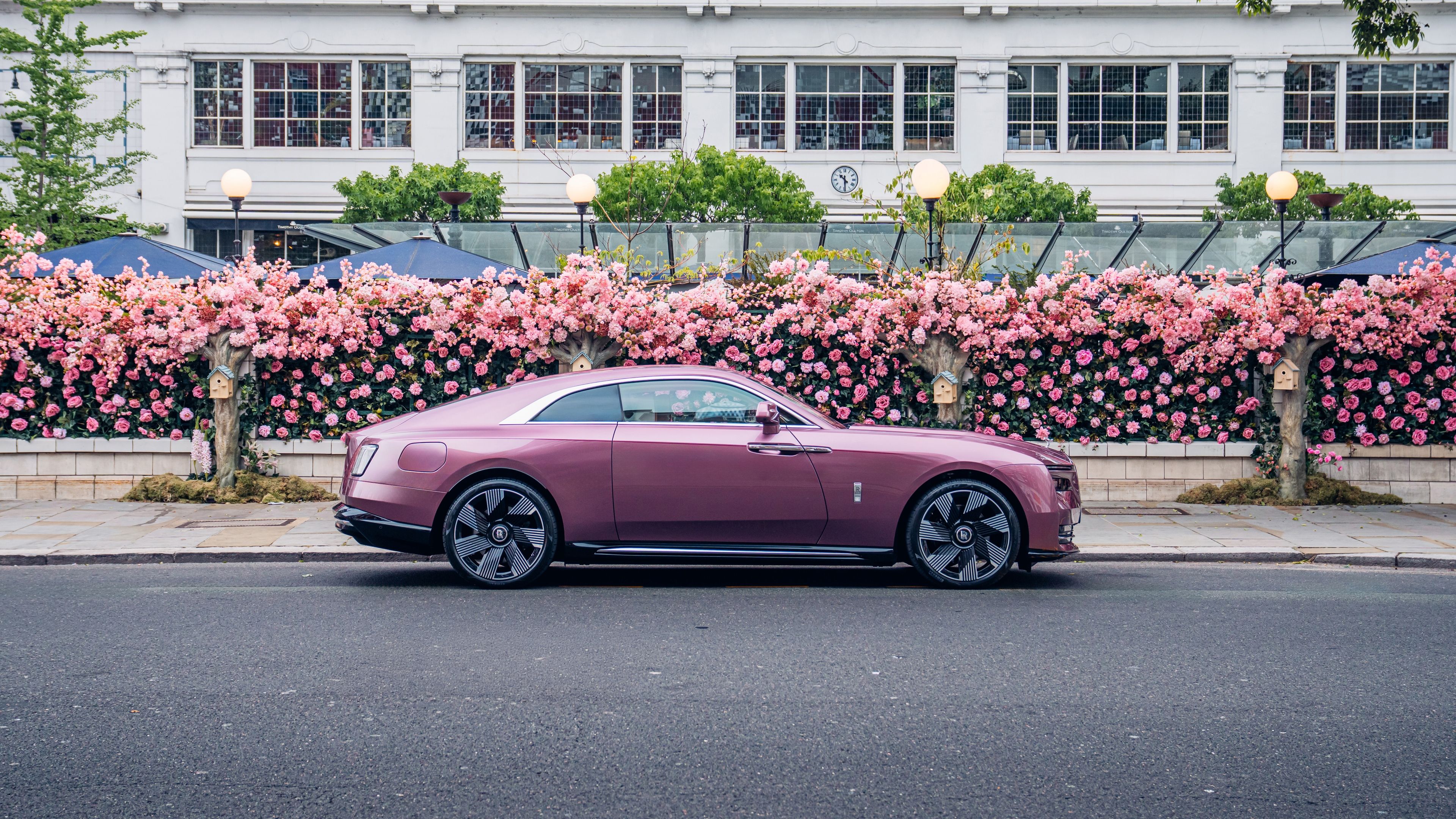 Rolls-Royce Spectre Floral Art In Chelsea ultra HD 4K wallpaper