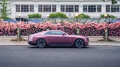 Rolls-Royce Spectre Floral Art In Chelsea ultra HD 4K wallpaper