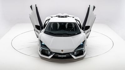 Lamborghini Revuelto White aesthetic ultra HD 4K wallpaper