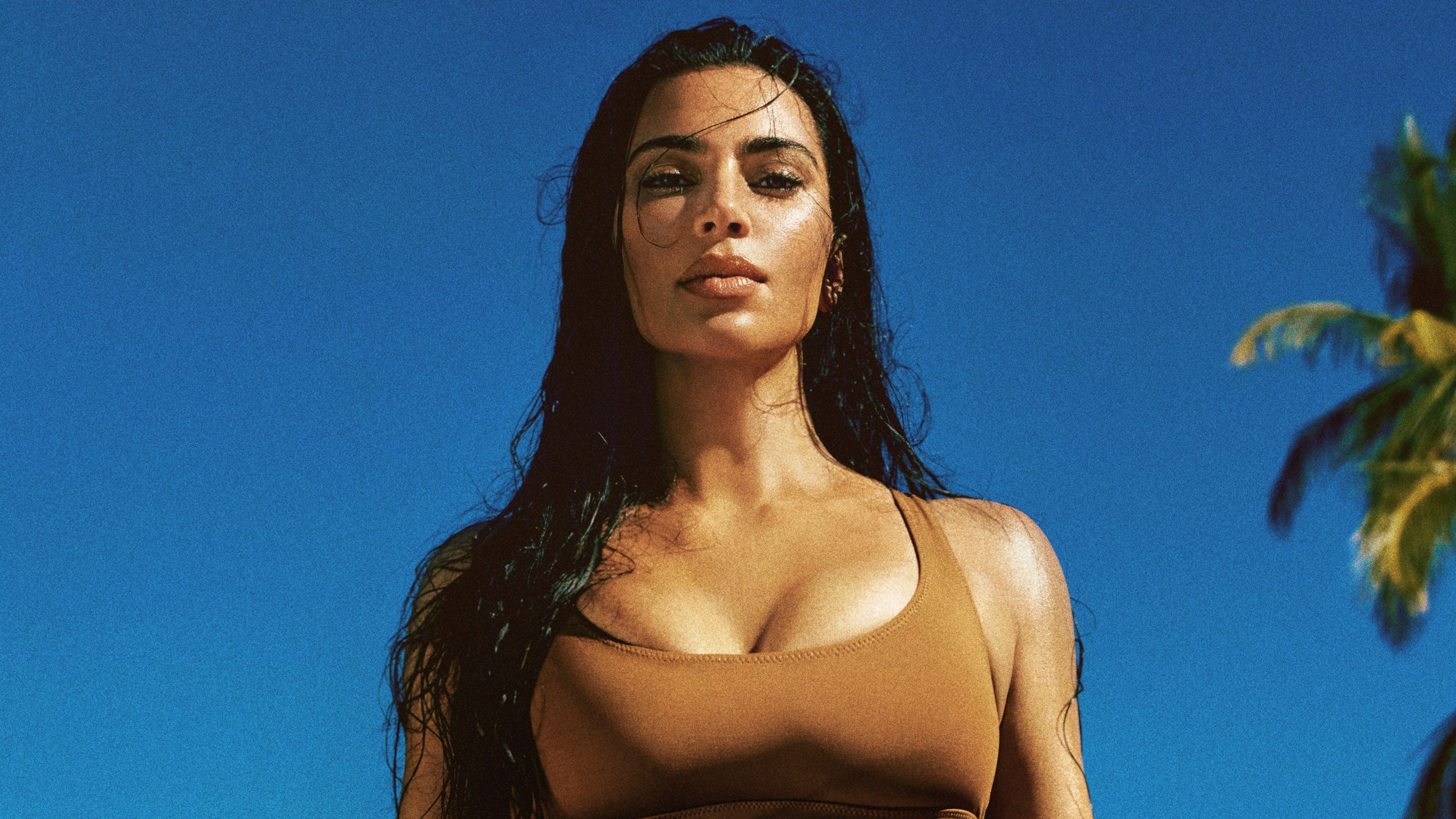 Kim Kardashian Skims ultra HD 4K wallpaper