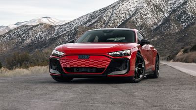 Audi RS e-tron GT performance 2025 ultra HD 4K wallpaper