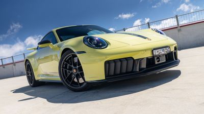 Porsche 911 Carrera 4 GTS 2025 ultra HD 4K wallpaper