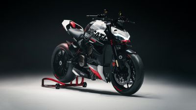 Ducati Streetfighter V4 Dark background ultra HD 4K wallpaper