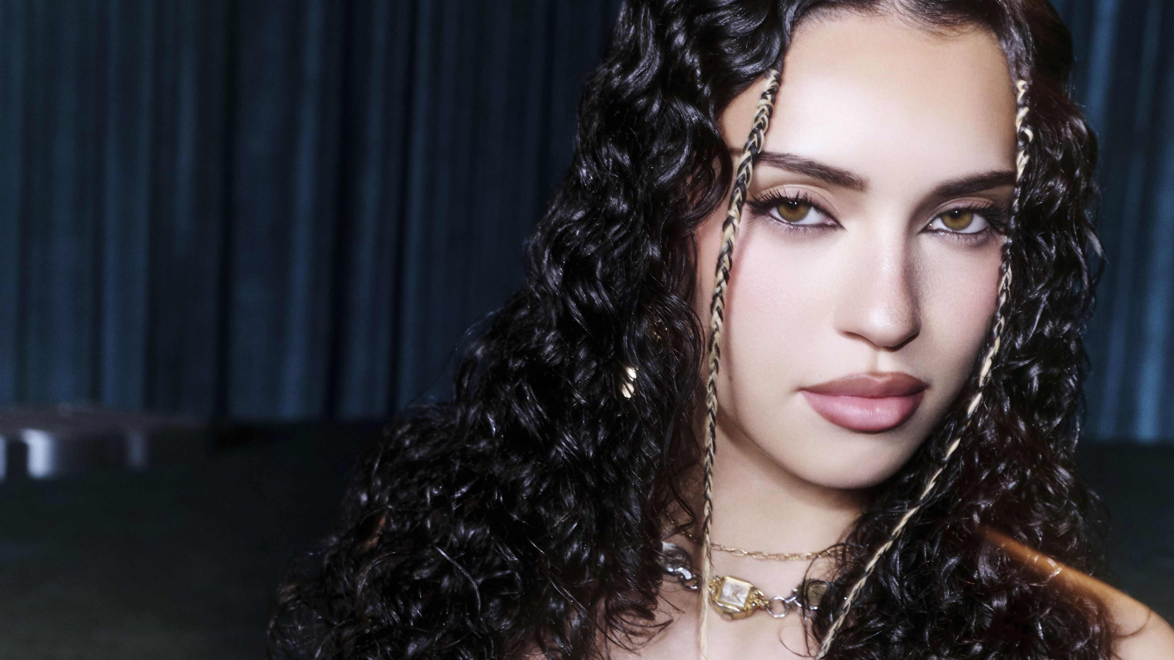 Daniela Iconic by Mistake ultra HD 4K wallpaper