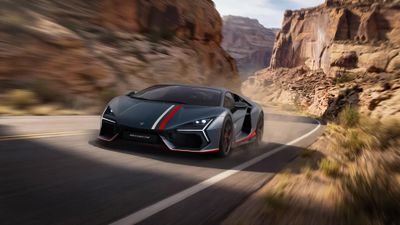 Lamborghini Revuelto Racing stripes ultra HD 4K wallpaper