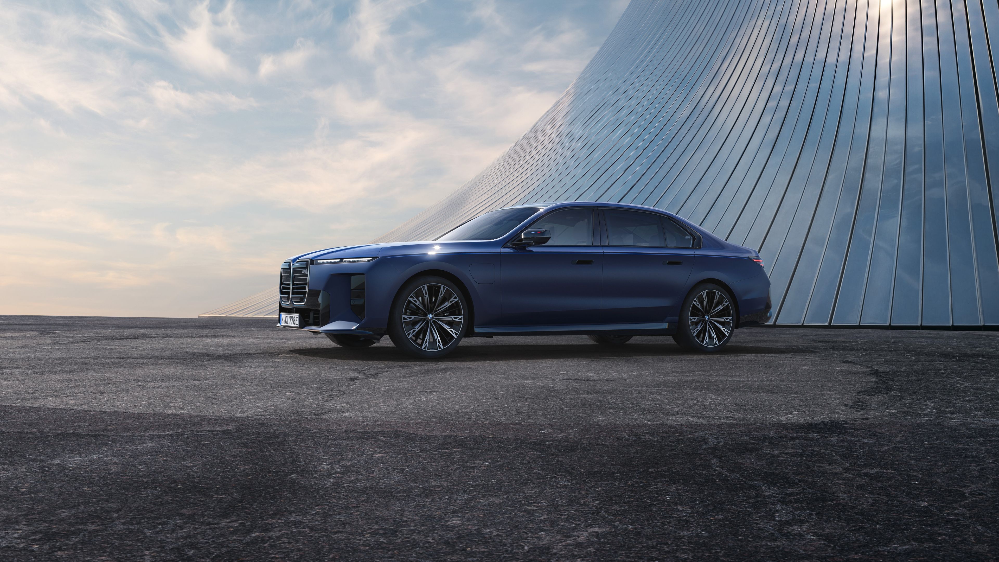 BMW M760e xDrive 2026 ultra HD 4K wallpaper