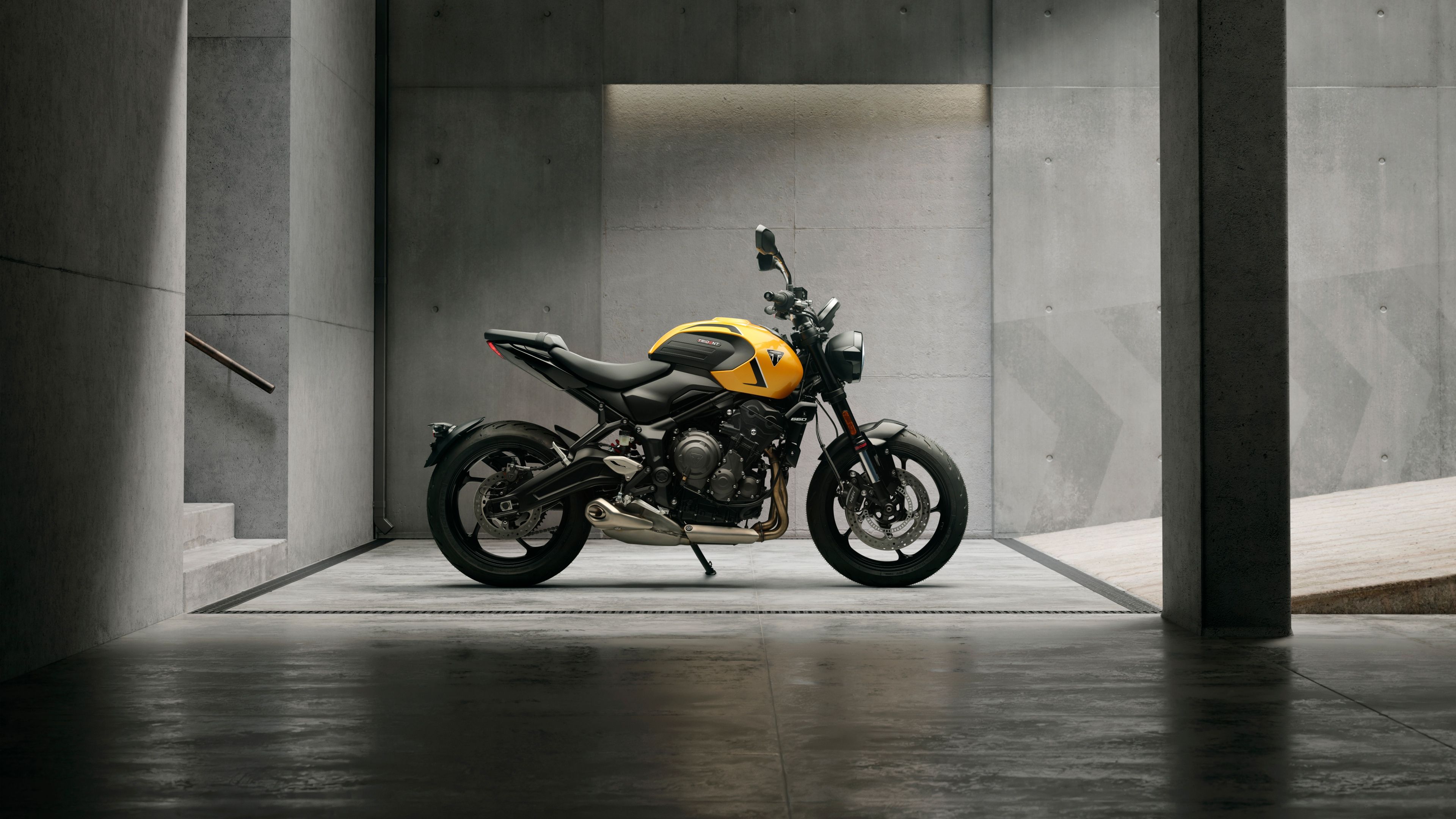 Triumph Trident 660 Cosmic Yellow ultra HD 4K wallpaper