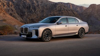 BMW i7 xDrive60 2027 ultra HD 4K wallpaper