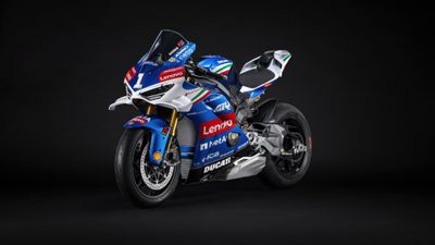 Ducati Panigale V4 Tricolore Italia 2025 ultra HD 4K wallpaper