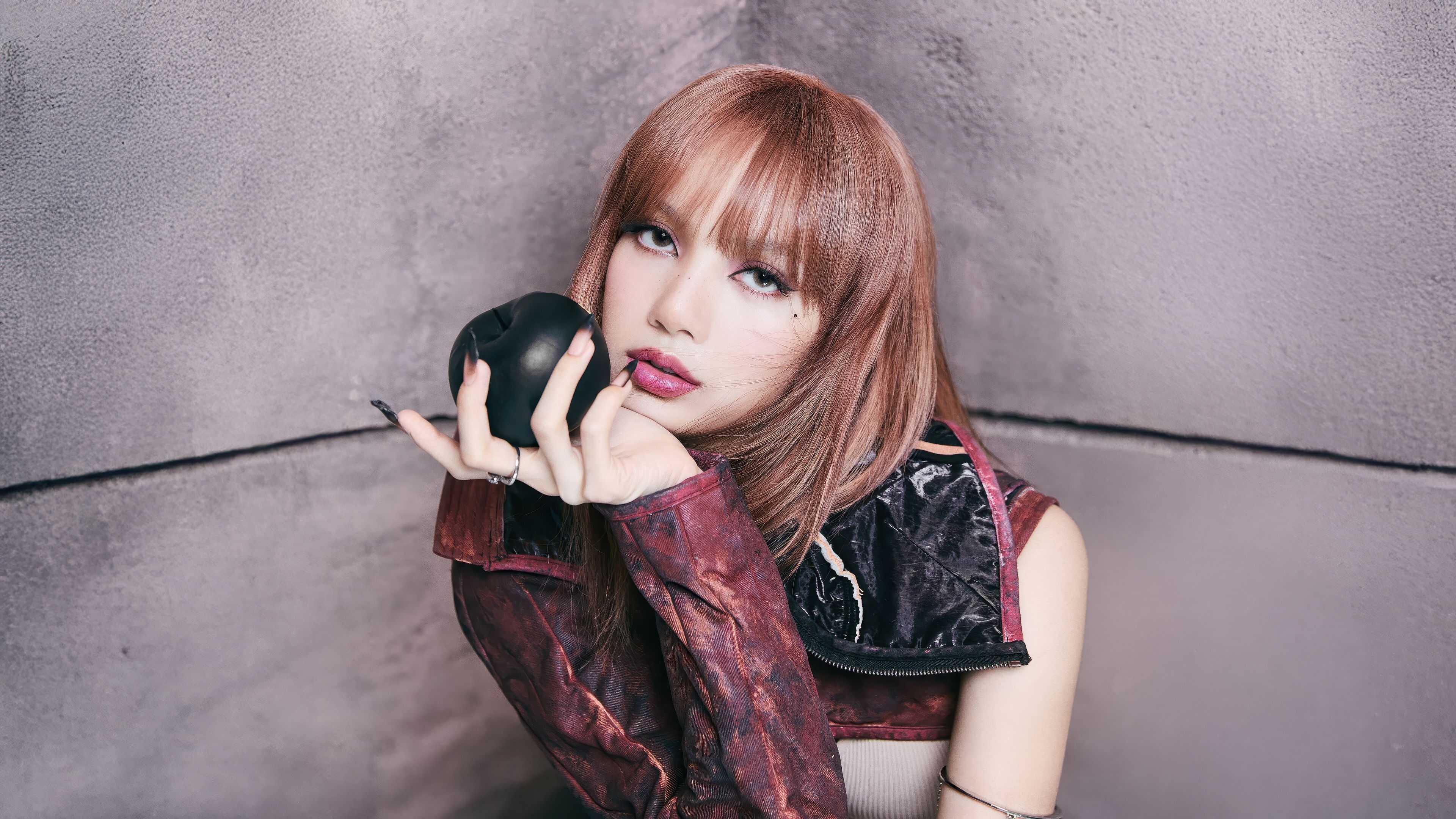 Lisa Born Pink ultra HD 4K wallpaper