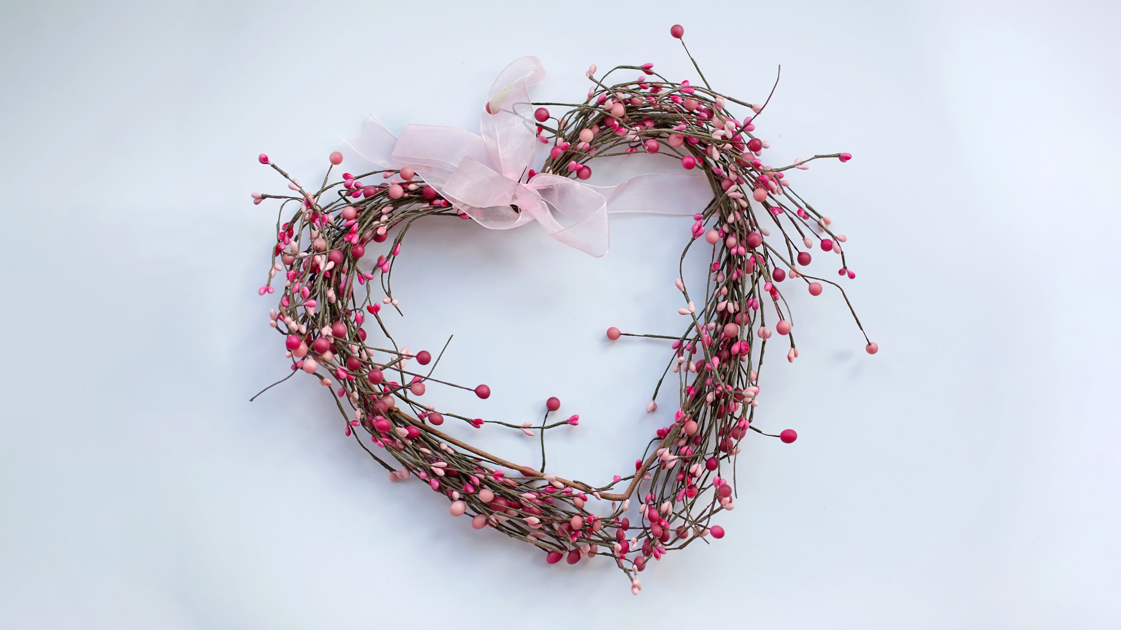 Heart shape Wreath ultra HD 4K wallpaper