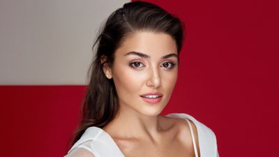 Hande Ercel Turkish actress ultra HD 4K wallpaper