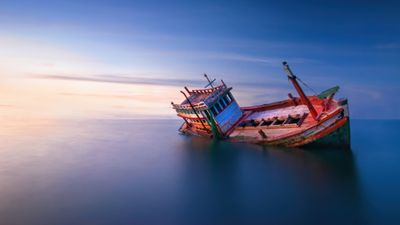Abandoned Fishing boat ultra HD 4K wallpaper