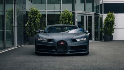 Matte black Bugatti Chiron Sport ultra HD 4K wallpaper