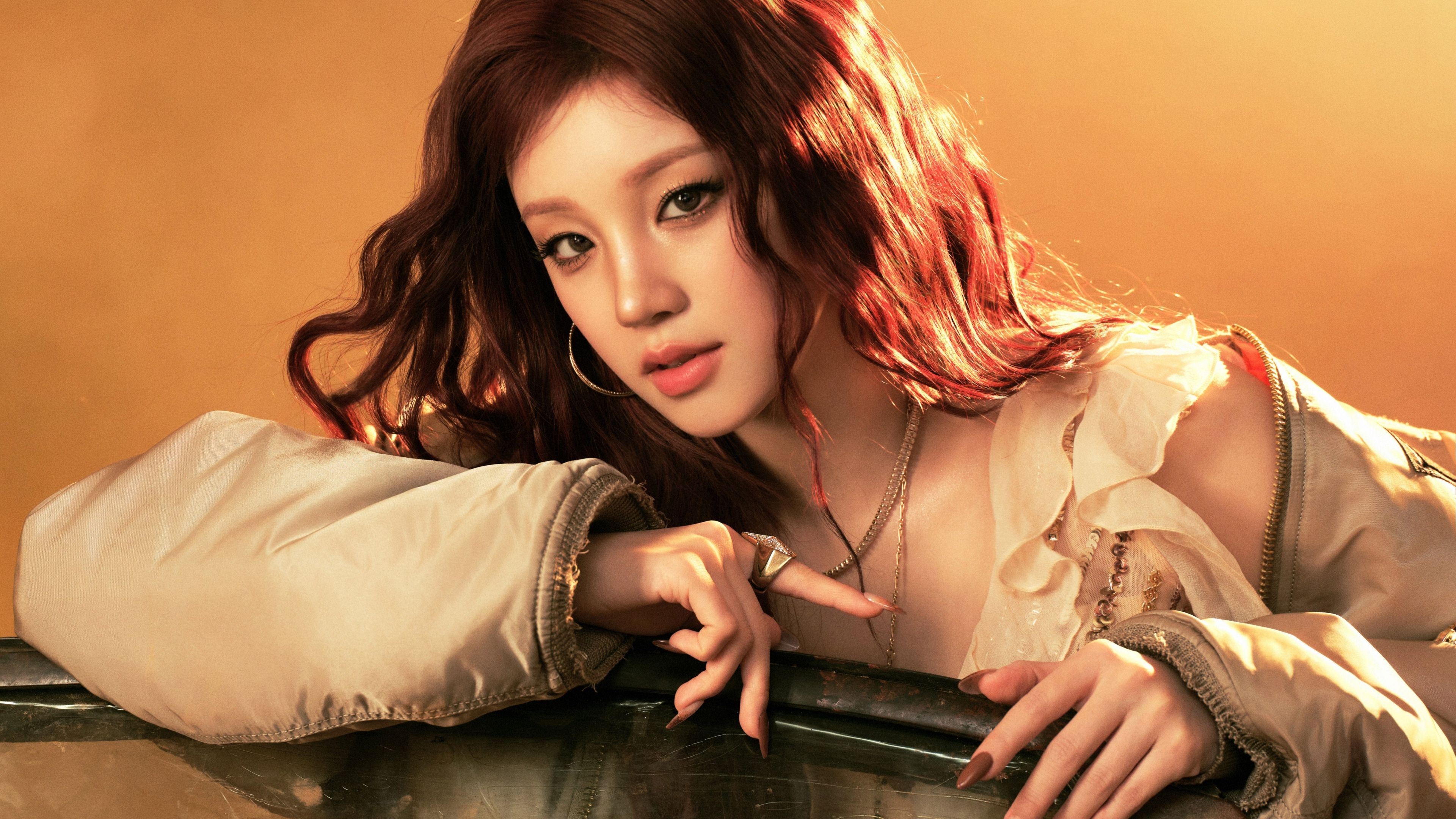 Yuqi Photoshoot ultra HD 4K wallpaper