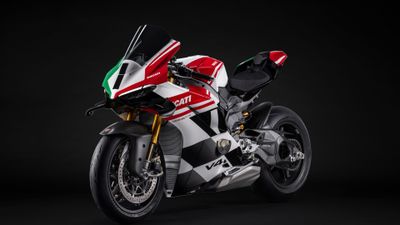 Ducati Panigale V4 Tricolore 2025 ultra HD 4K wallpaper