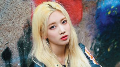 Kim Lip South Korean Singer ultra HD 4K wallpaper