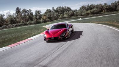 Alfa Romeo 33 Stradale Race track ultra HD 4K wallpaper