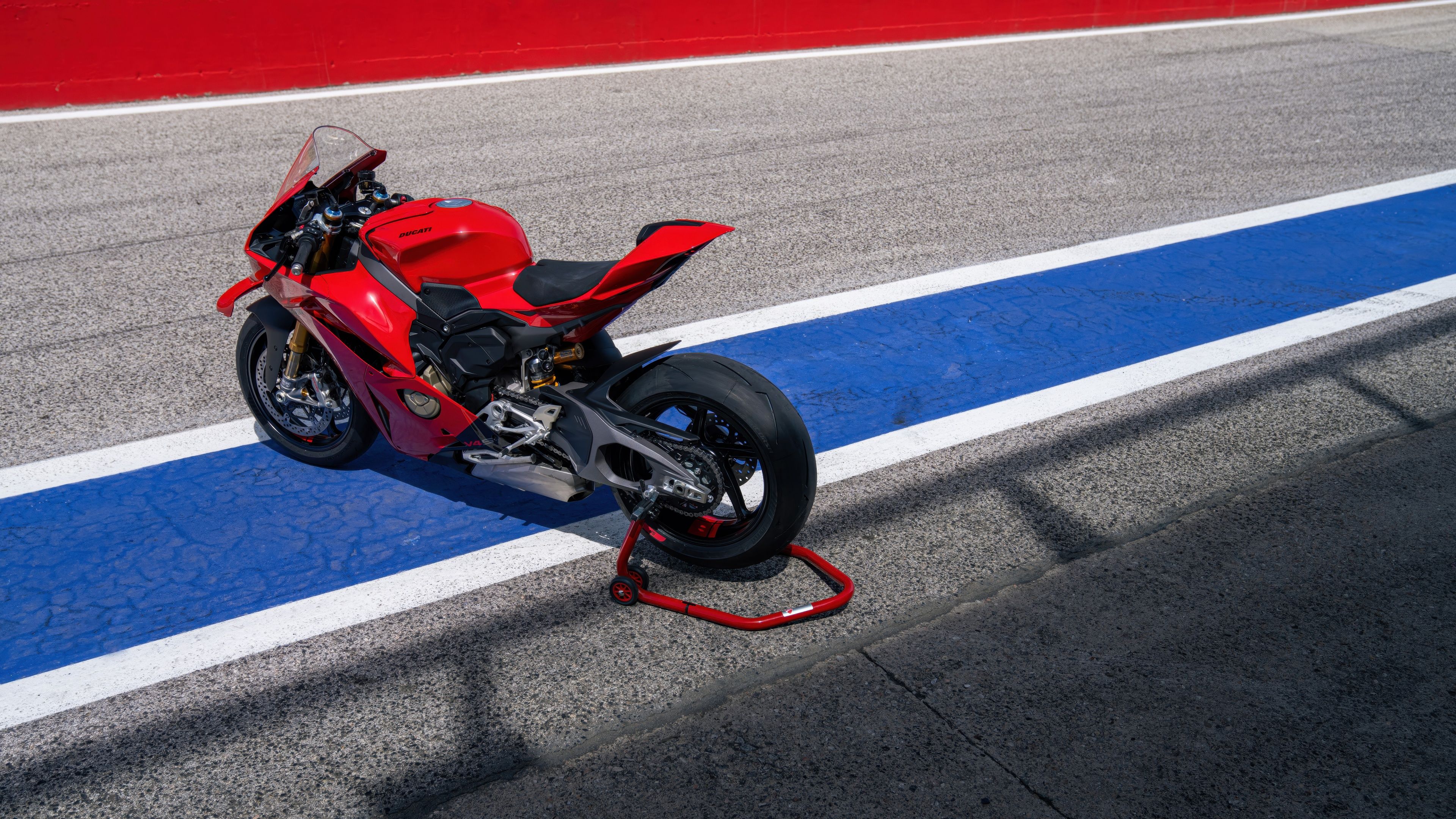 Ducati Panigale V4 Race track ultra HD 4K wallpaper