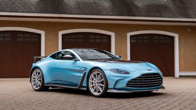 Aston Martin V12 Vantage 2024 ultra HD 4K wallpaper